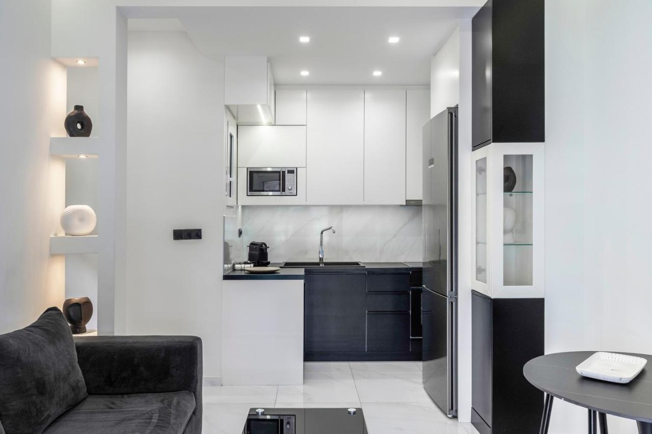 Central 2Br Apartment In The Heart Of Athènes Extérieur photo